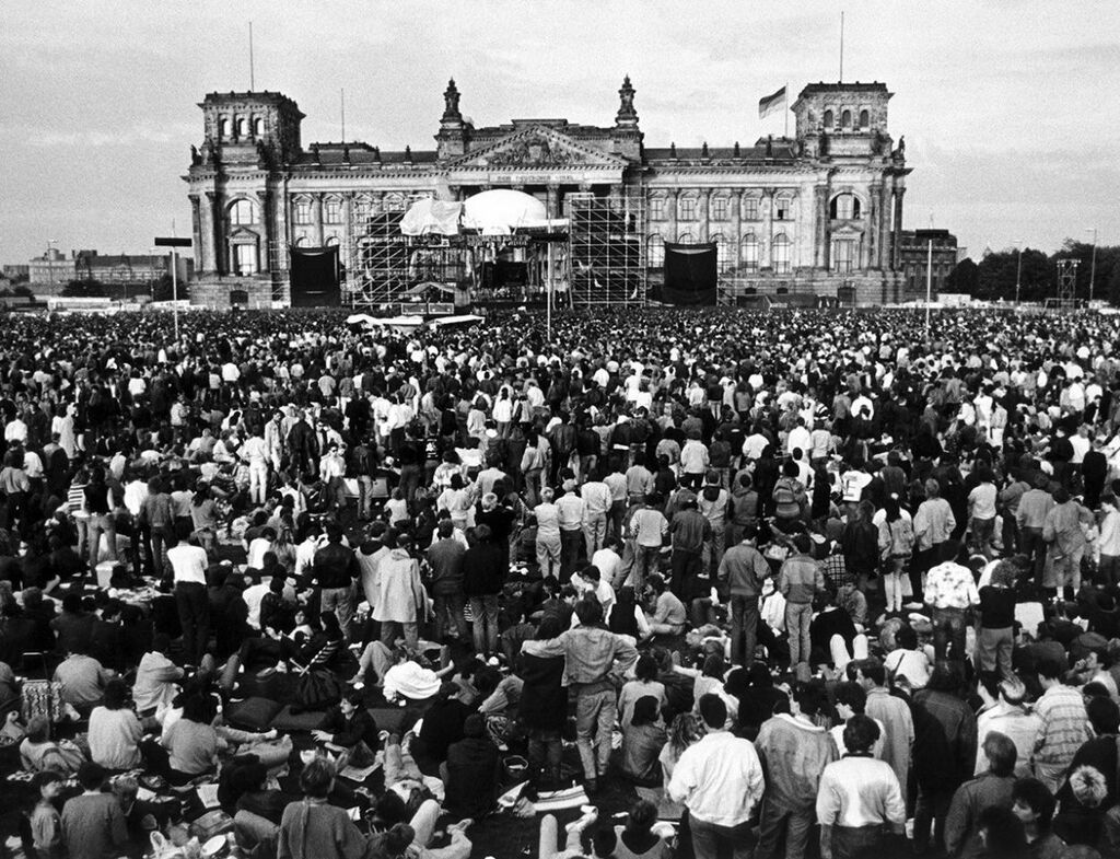 The 1977 concert in front of the Reichstag.